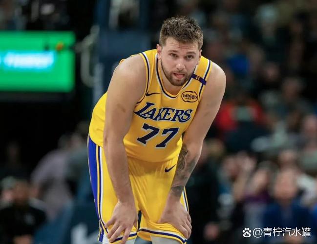 艾顿：我在场时在想东契奇什么时候会投丢 我希望他能得到50分的