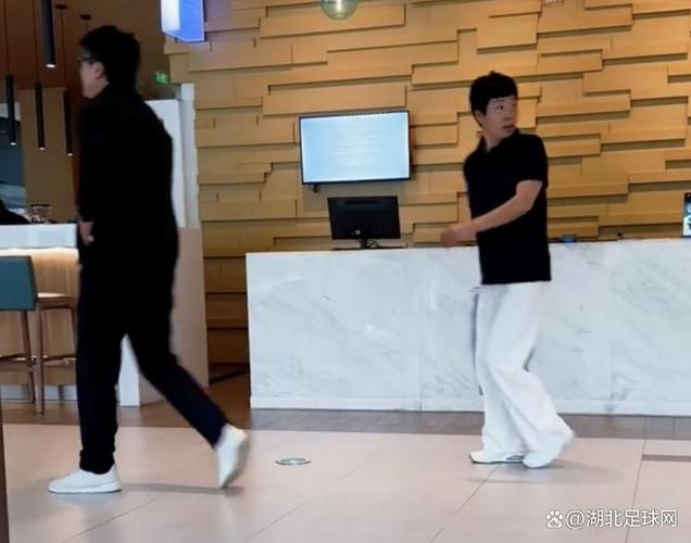 博主：国安迅速调整训练计划今天照常训练，总经理李明到场