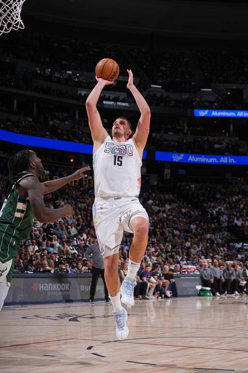 10中9砍下25分19板10助攻！阿德尔曼：约基奇就是效率之王