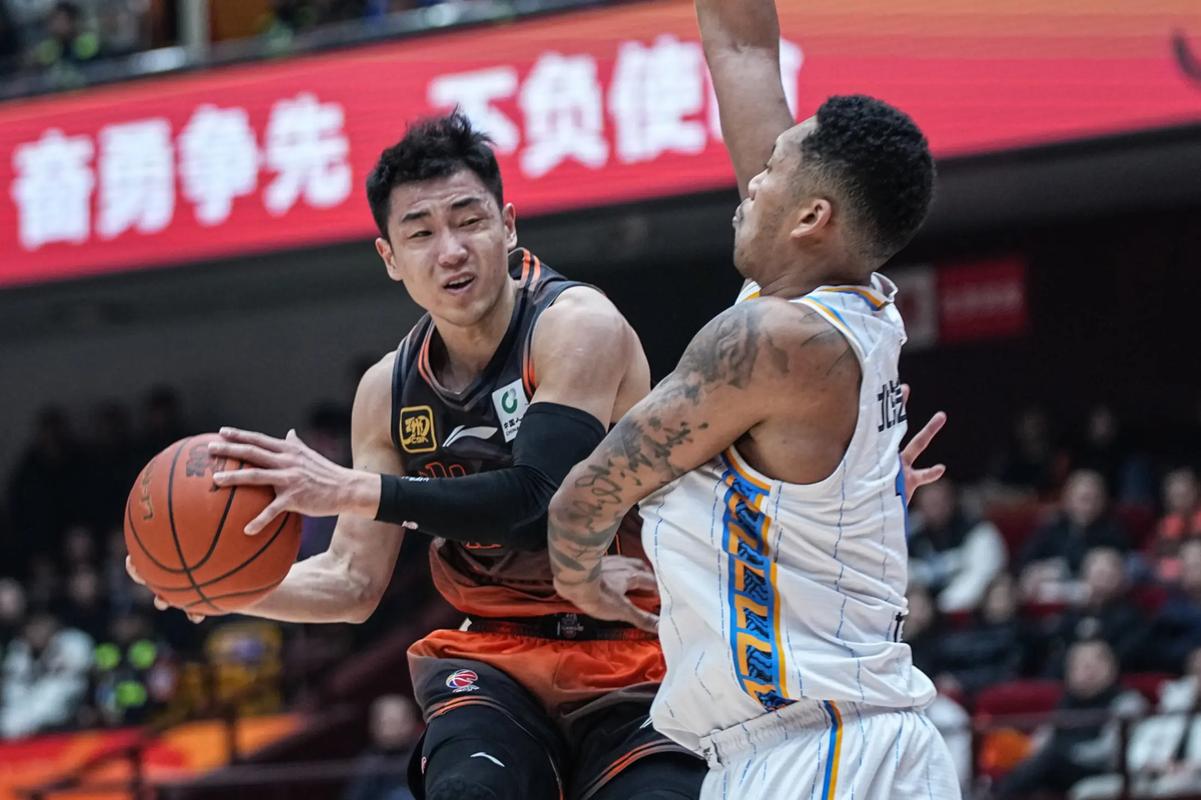 很猛！三球前三战场均28.3分8板9.7助 三项命中率为48%/42%/80%