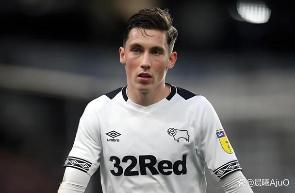 不红难受！切尔西过去9场比赛6场吃红牌，门将后卫前锋教练都染红