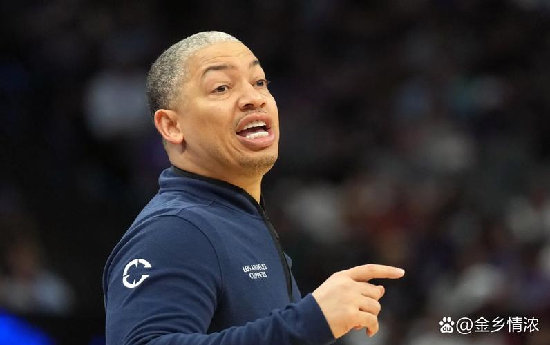 船记:赛后采访中卢不经意间提到比尔的缺阵对这种比赛很关键