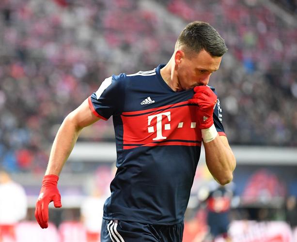 详细阅读:奥格斯堡球迷拉横幅抗议糟糕表现,瓦格纳:当然遗憾,但必须接受 奥格斯堡球迷拉横幅抗议糟糕表现,瓦格纳:当然遗憾,但必须接受