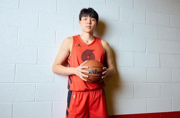 详细阅读:队记:杨瀚森每场几分钟这没问题 关键是几分钟的表现还是负面的 队记:杨瀚森每场几分钟这没问题 关键是几分钟的表现还是负面的