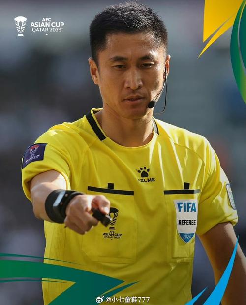 有温度！比赛结束第一时间，主裁马宁安慰南通最后一罚失点的球员