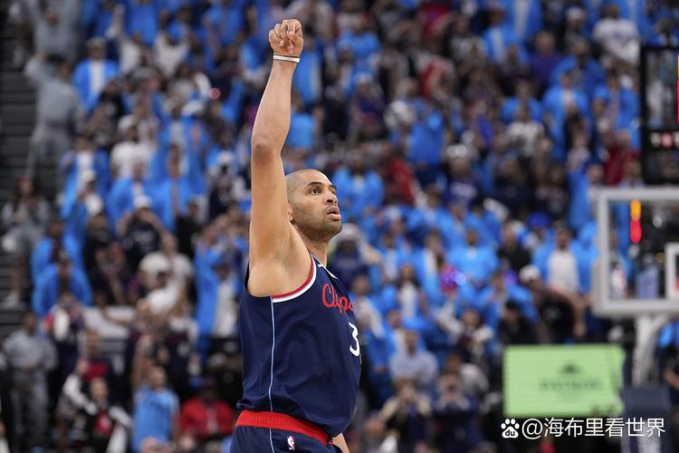 起势了！比尔助攻巴图姆命中三分&快船15-3打停鹈鹕