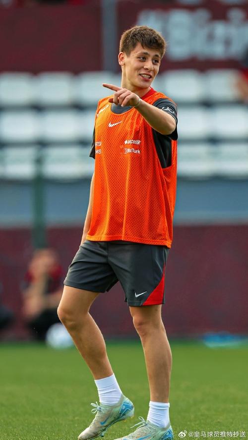 详细阅读:记者:居莱尔今日训练状态出色,他无疑会在对阵利物浦时首发 记者:居莱尔今日训练状态出色,他无疑会在对阵利物浦时首发