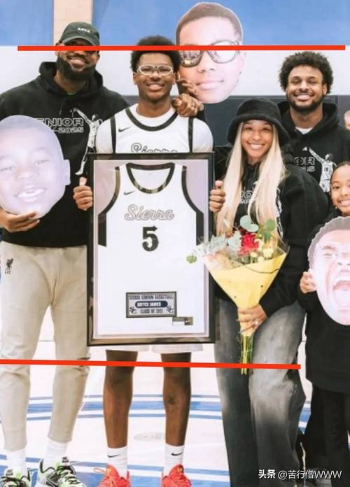 详细阅读:老詹转发!NBA官方晒詹姆斯&布朗尼空接对比:有其父必有其子 老詹转发!NBA官方晒詹姆斯&布朗尼空接对比:有其父必有其子