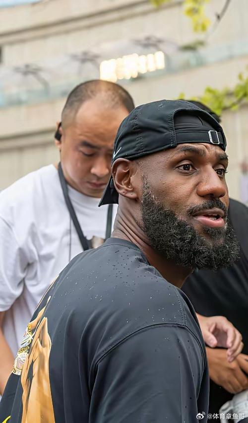 详细阅读:夸梅:詹姆斯一个电话他的团队就会找上你 他们就像黑手党一样 夸梅:詹姆斯一个电话他的团队就会找上你 他们就像黑手党一样