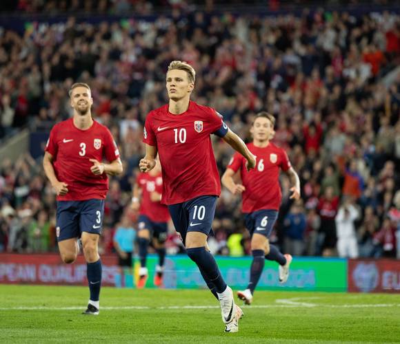 详细阅读:太阳报:厄德高虽然受伤仍有可能入选挪威队,他希望帮助球队 太阳报:厄德高虽然受伤仍有可能入选挪威队,他希望帮助球队