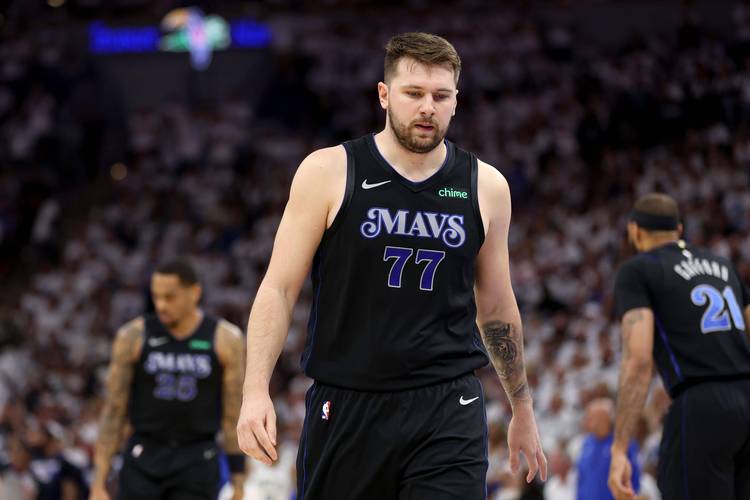 详细阅读:雷迪克:我们一直试图在防守端挑战东契奇 他才26岁这令人兴奋! 雷迪克:我们一直试图在防守端挑战东契奇 他才26岁这令人兴奋!