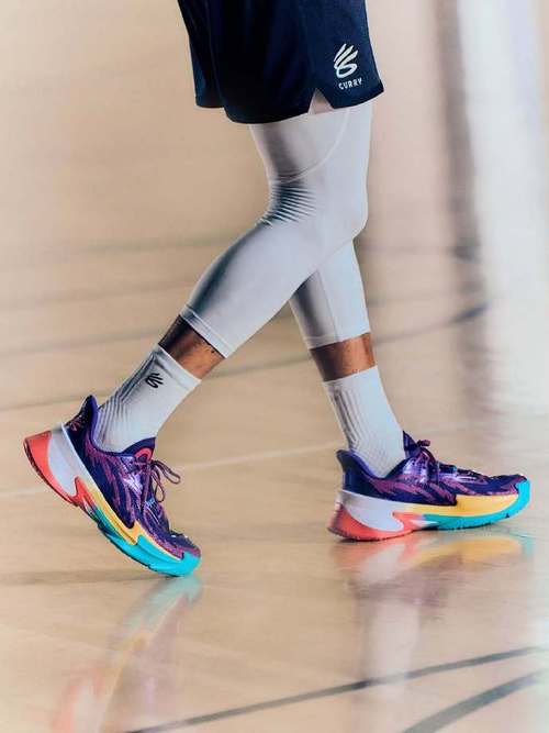 库里大衣配色？库里高端系列球鞋Series 7难得一见的低调配色方案