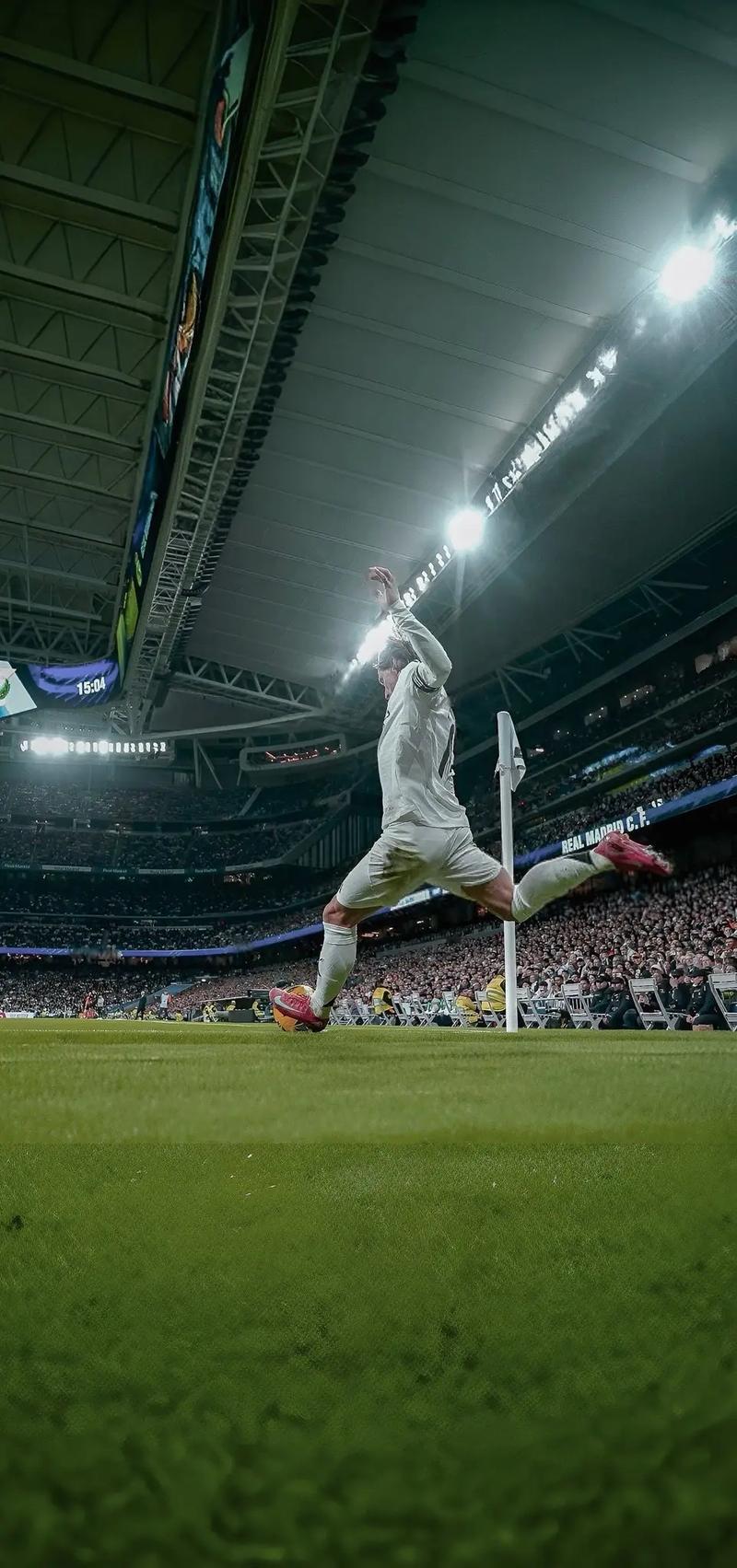 莫德里奇社媒晒照庆祝:伟大的团队胜利,我们携手继续前进!