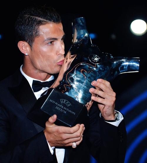 C罗：我们计划在世界杯后办婚礼，带着奖杯，但是...