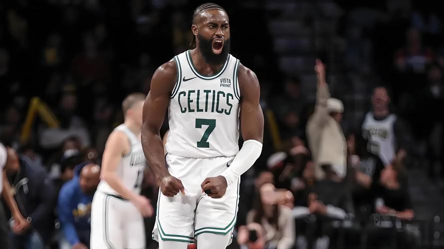 杰伦-布朗谈被滑倒的乔治铲翻裁判没吹：不可接受 那简直扯淡