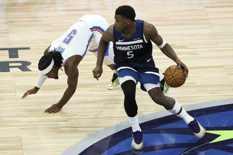 麦克丹尼尔斯：只要迪文岑佐绕掩护出来 第一时间找他投篮