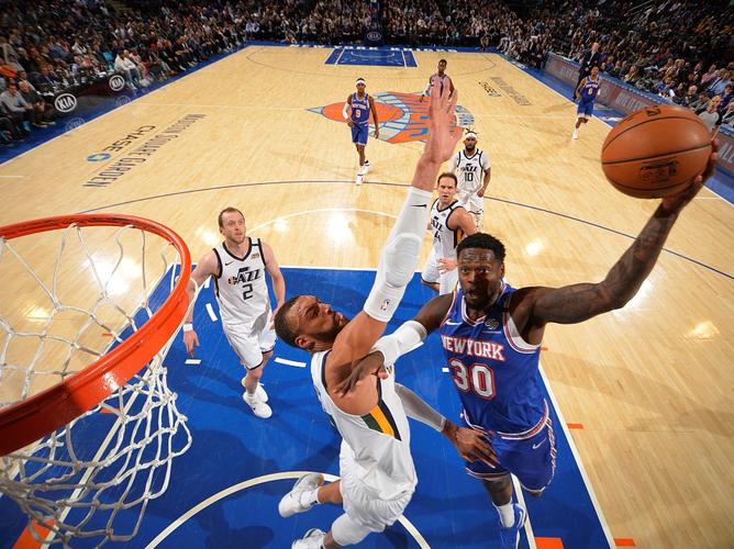 贡献三双！兰德尔12中6拿下19分11板10助2断