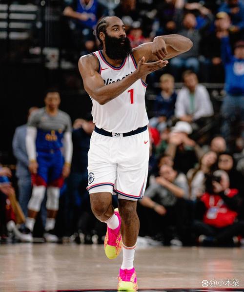 这就是能力！哈登不看人长传十分到位 克里斯·邓恩轻松快下上篮