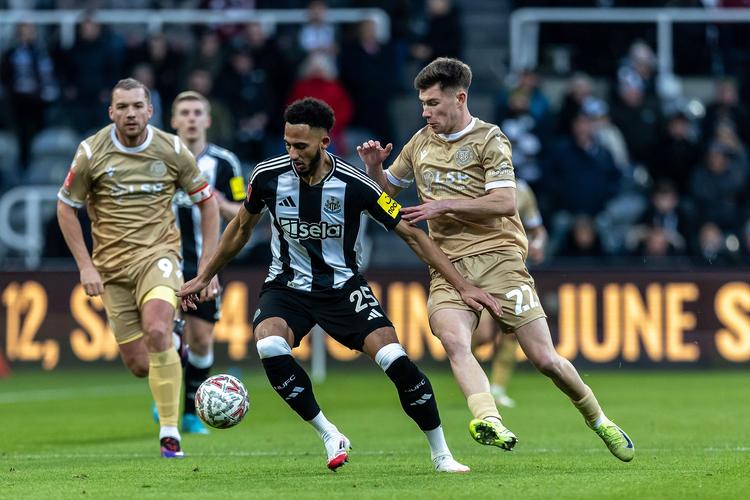 邮报：纽卡首席商务官西尔弗斯通将离职，去尤文任职