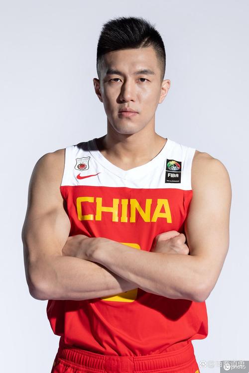 郭艾伦回归！广州龙狮训练场出现熟悉帅气身影