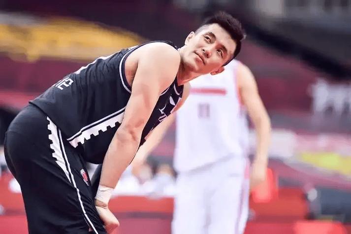 郭艾伦：当时国家队管沈梓捷叫大鸟 我说叫小鸟 后来大家都叫小鸟